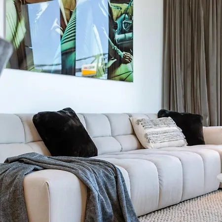 Huswell - Stunning With Breathtaking Views 아파트 *