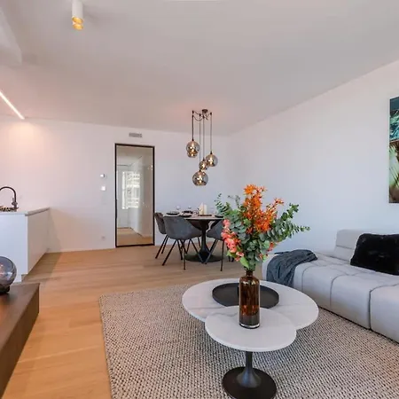 Huswell - Stunning With Breathtaking Views 아파트